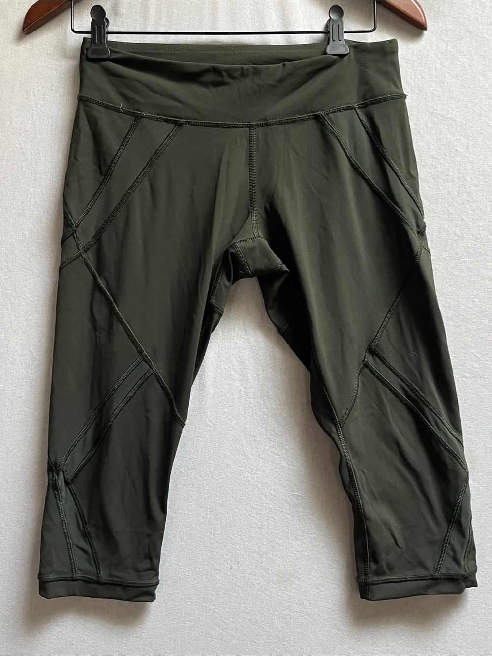 Lululemon Olive Green Performance Capri Leggings Womens Size 6